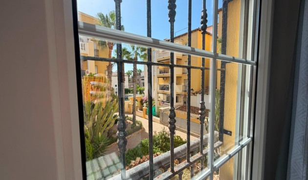 Odsprzedaż - Mieszkanie w bloku - Torrevieja - Aldea Del Mar