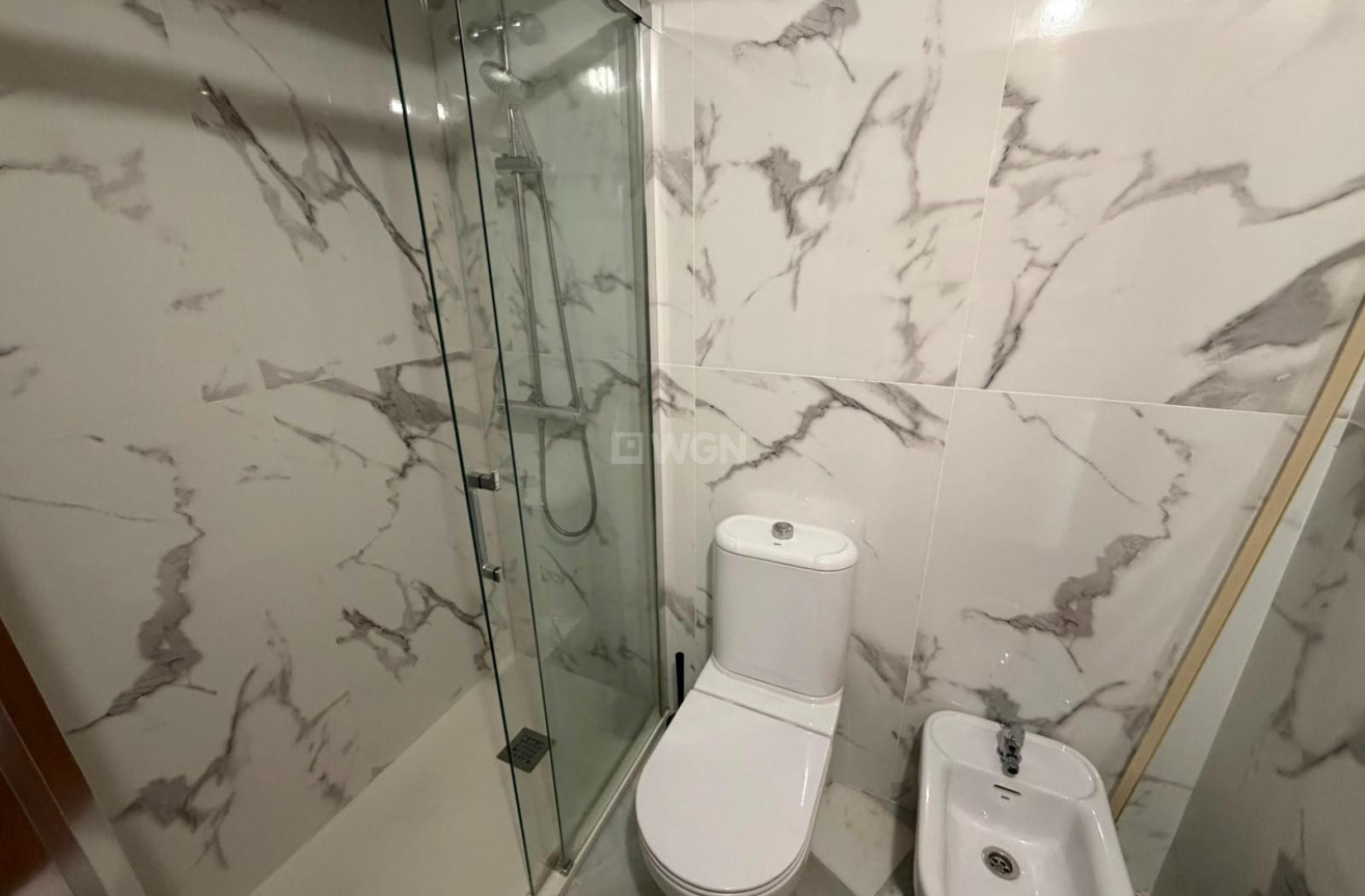 Odsprzedaż - Mieszkanie w bloku - Torrevieja - Aldea Del Mar