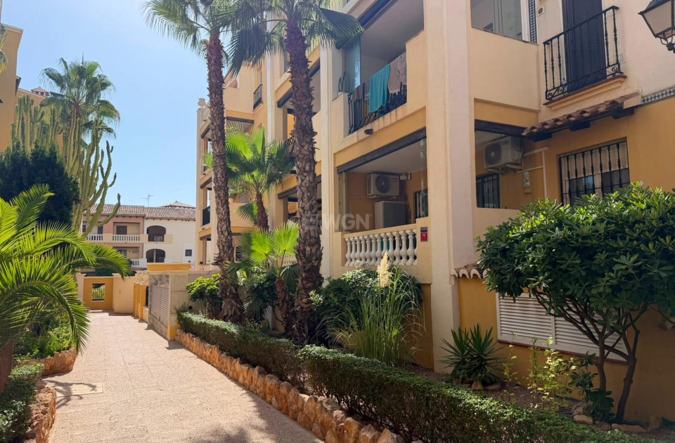 Odsprzedaż - Mieszkanie w bloku - Torrevieja - Aldea Del Mar