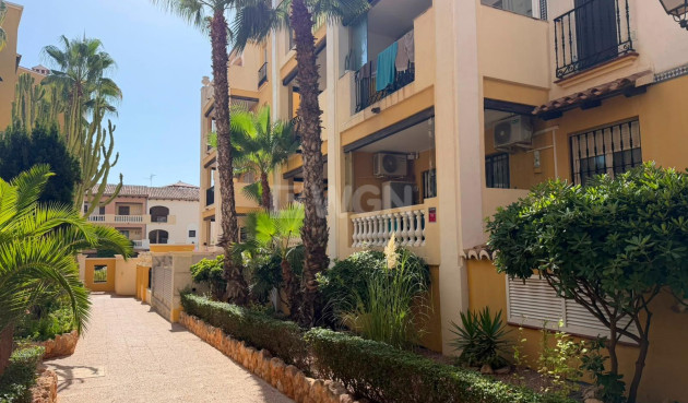 Odsprzedaż - Mieszkanie w bloku - Torrevieja - Aldea Del Mar