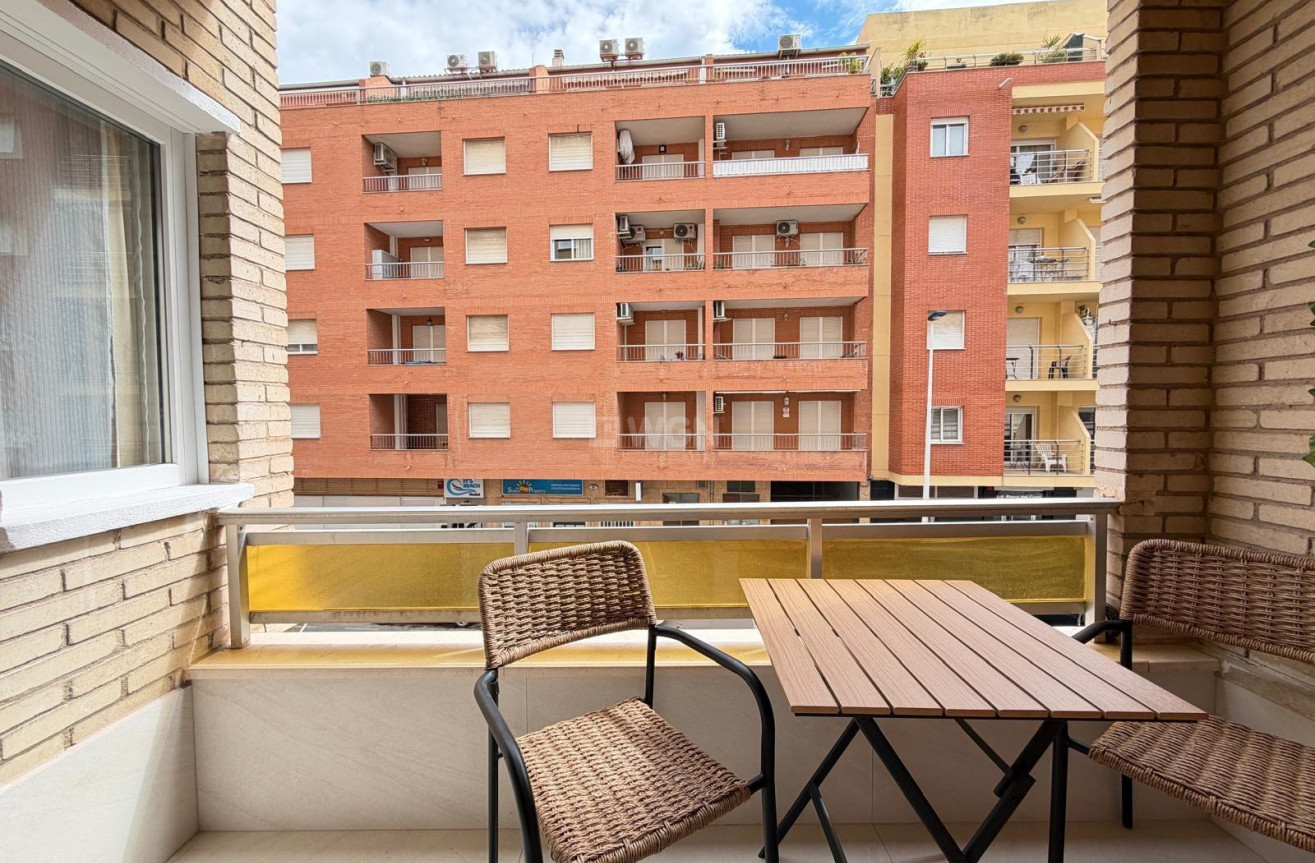 Odsprzedaż - Mieszkanie w bloku - Torrevieja - Playa del Cura