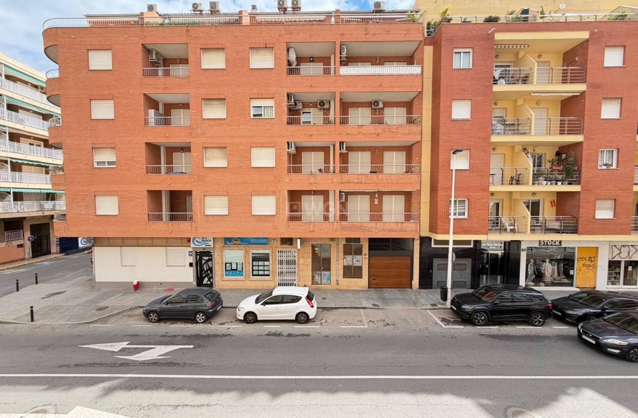 Odsprzedaż - Mieszkanie w bloku - Torrevieja - Playa del Cura