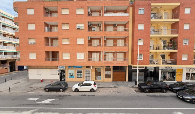 Odsprzedaż - Mieszkanie w bloku - Torrevieja - Playa del Cura