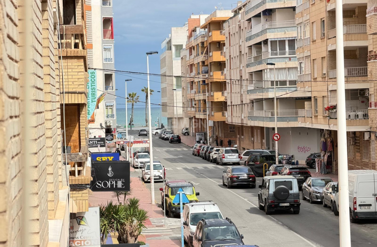 Odsprzedaż - Mieszkanie w bloku - Torrevieja - Playa del Cura