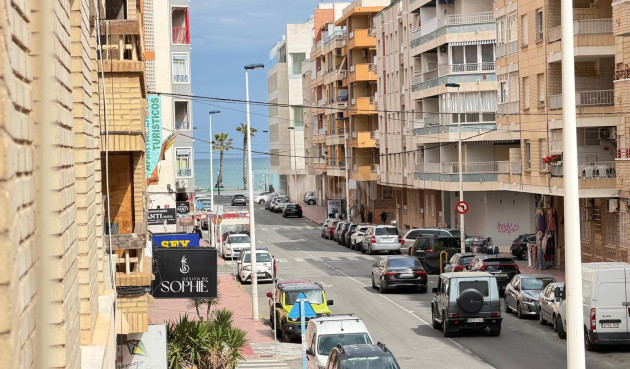 Odsprzedaż - Mieszkanie w bloku - Torrevieja - Playa del Cura