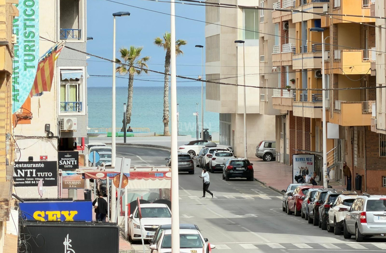 Odsprzedaż - Mieszkanie w bloku - Torrevieja - Playa del Cura
