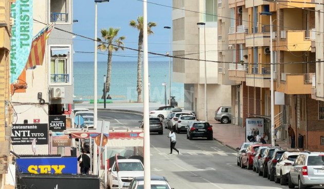 Odsprzedaż - Mieszkanie w bloku - Torrevieja - Playa del Cura
