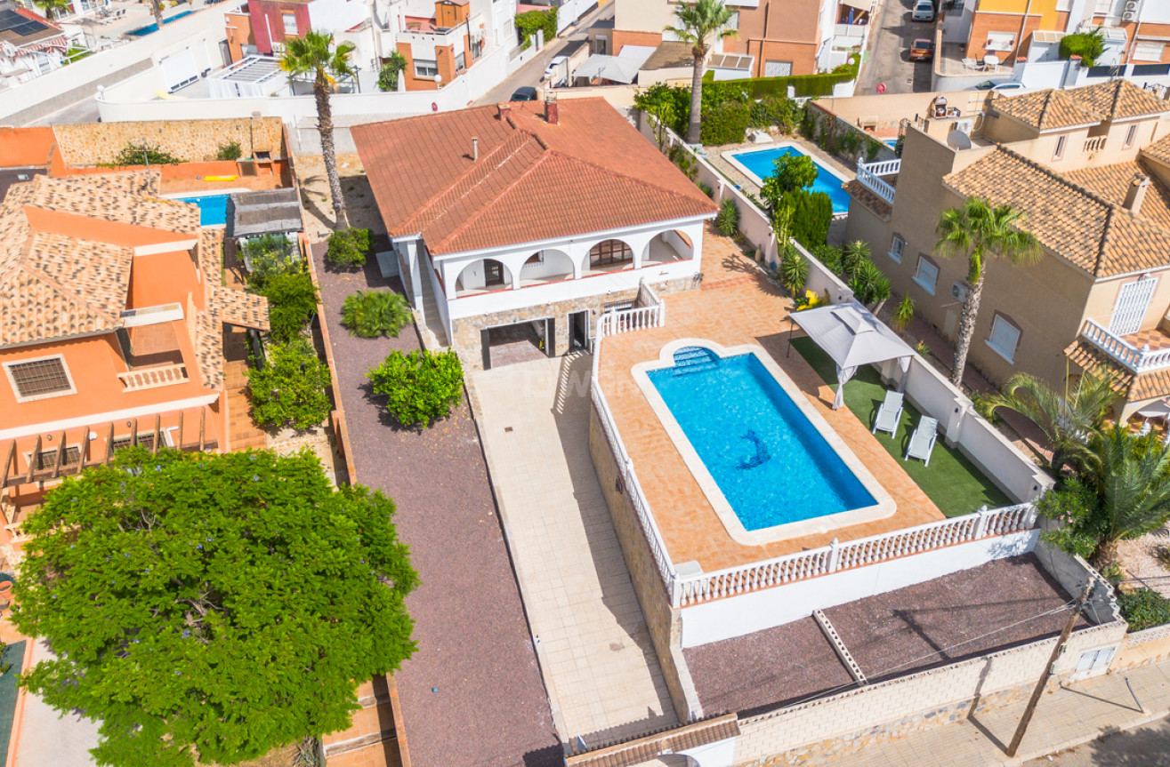 Odsprzedaż - Villa - Los Balcones - Costa Blanca