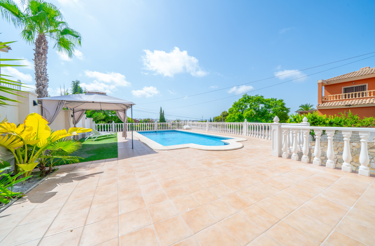 Odsprzedaż - Villa - Los Balcones - Costa Blanca