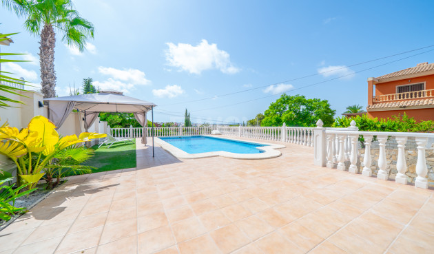 Odsprzedaż - Villa - Los Balcones - Costa Blanca