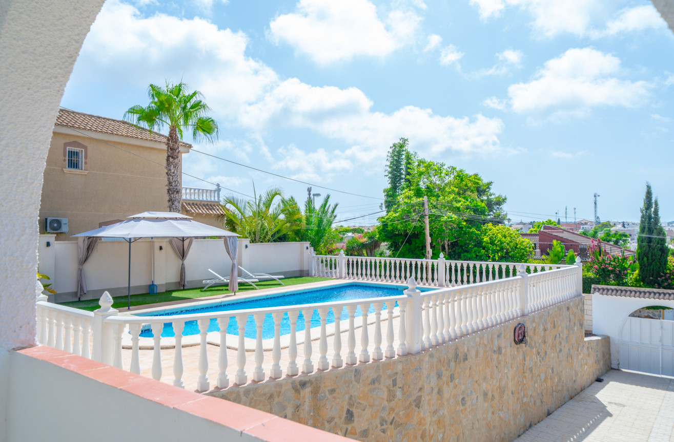 Odsprzedaż - Villa - Los Balcones - Costa Blanca