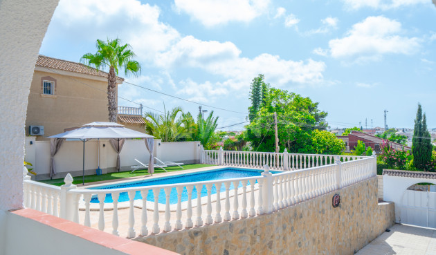 Odsprzedaż - Villa - Los Balcones - Costa Blanca
