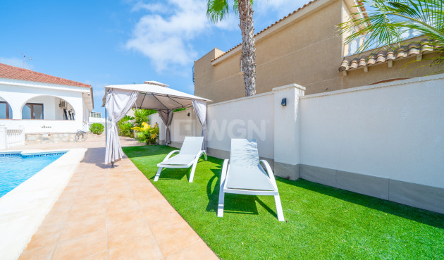 Odsprzedaż - Villa - Los Balcones - Costa Blanca