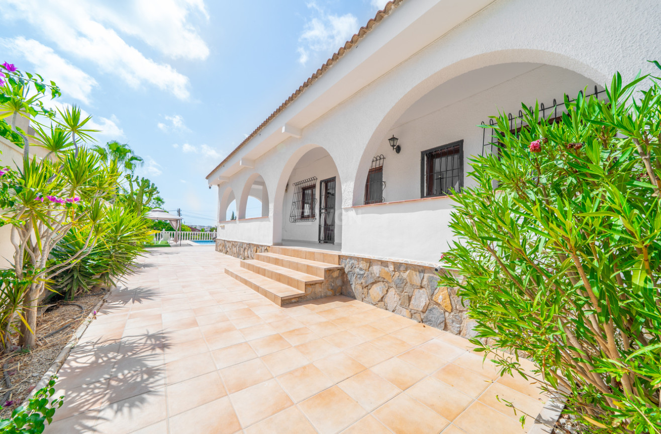Odsprzedaż - Villa - Los Balcones - Costa Blanca