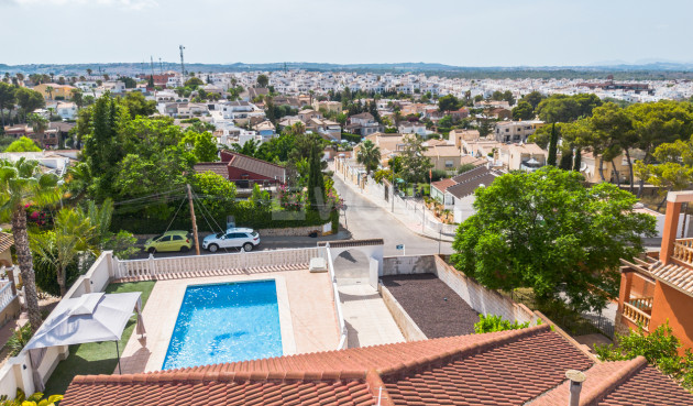 Odsprzedaż - Villa - Los Balcones - Costa Blanca