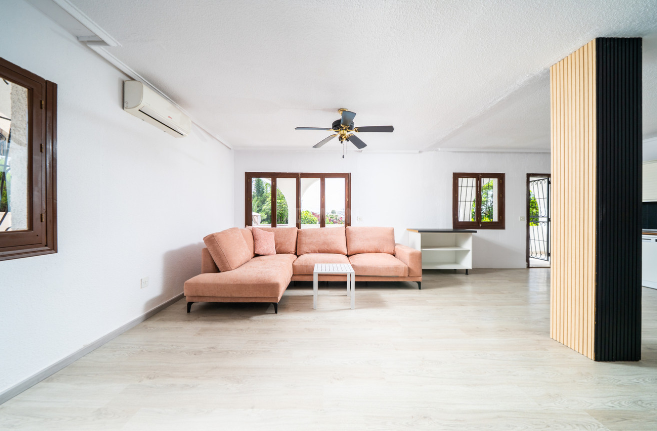 Odsprzedaż - Villa - Los Balcones - Costa Blanca