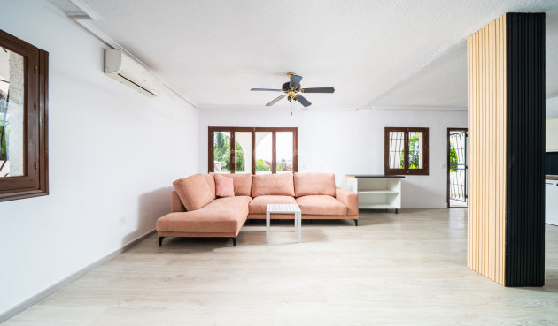 Odsprzedaż - Villa - Los Balcones - Costa Blanca