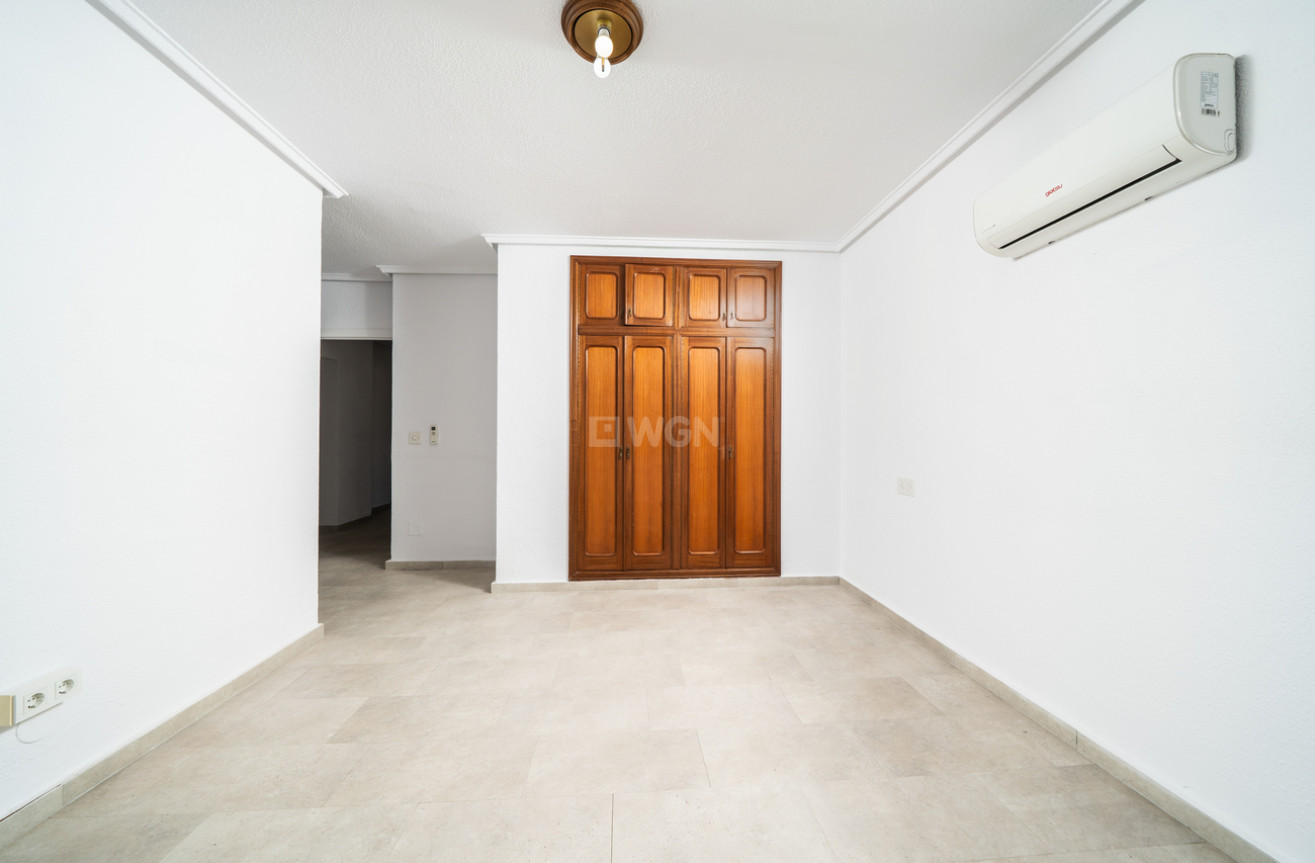Odsprzedaż - Villa - Los Balcones - Costa Blanca