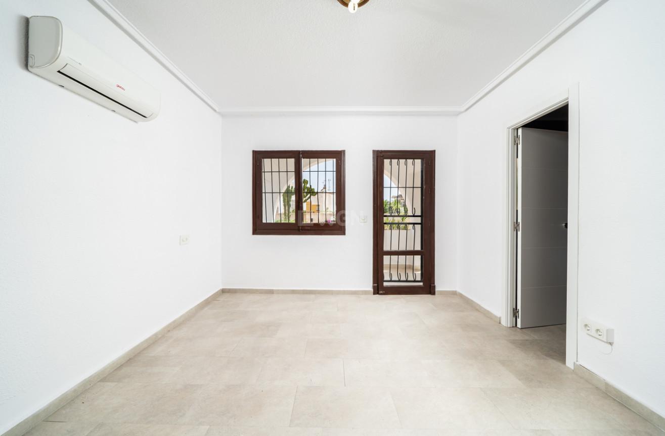 Odsprzedaż - Villa - Los Balcones - Costa Blanca