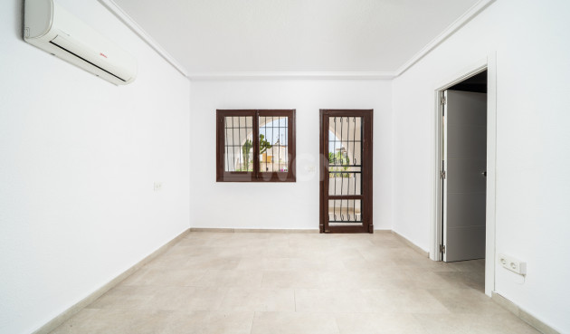 Odsprzedaż - Villa - Los Balcones - Costa Blanca