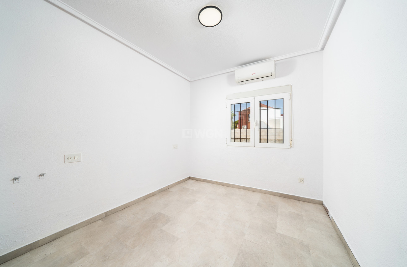 Odsprzedaż - Villa - Los Balcones - Costa Blanca
