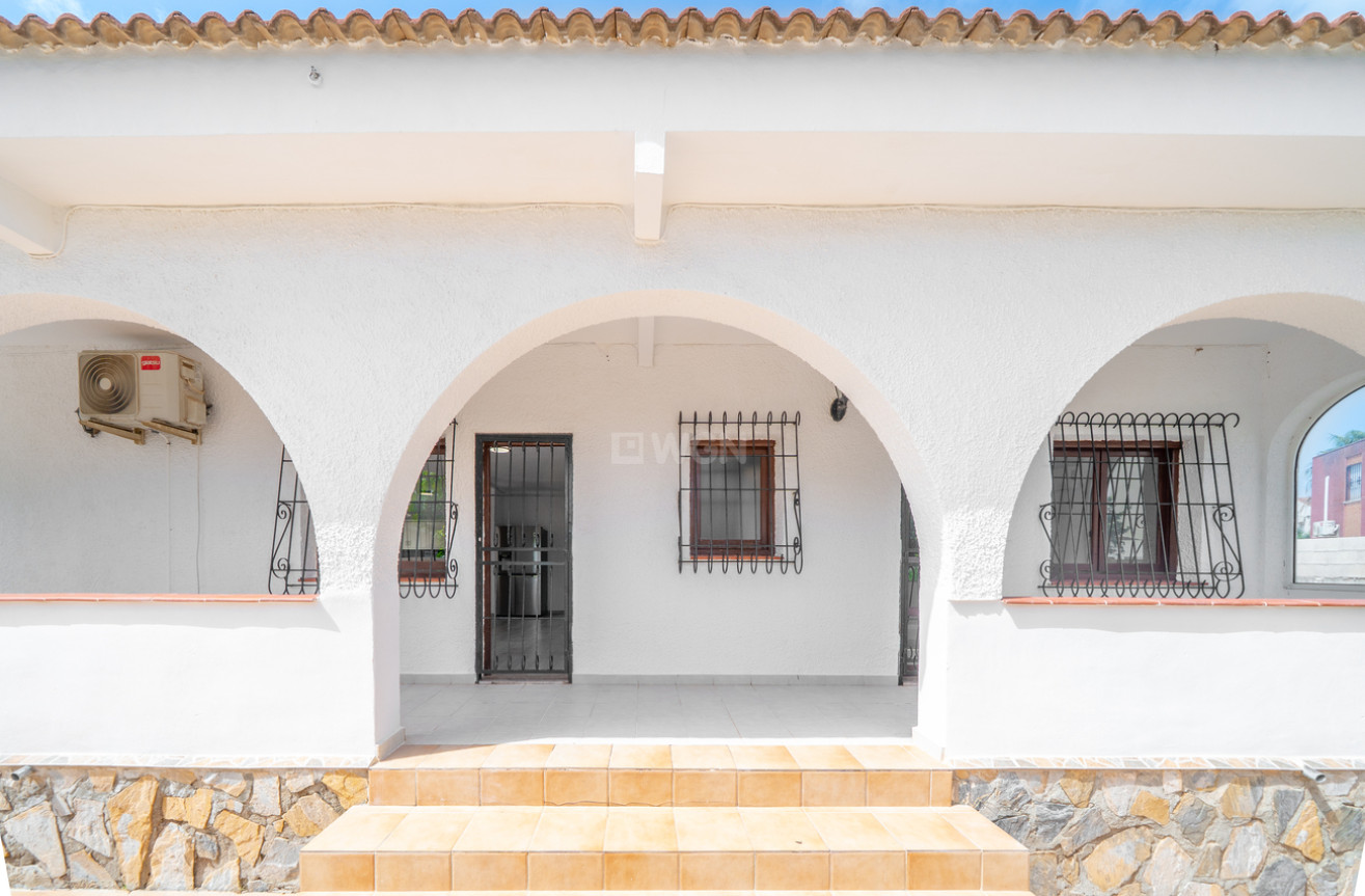 Odsprzedaż - Villa - Los Balcones - Costa Blanca