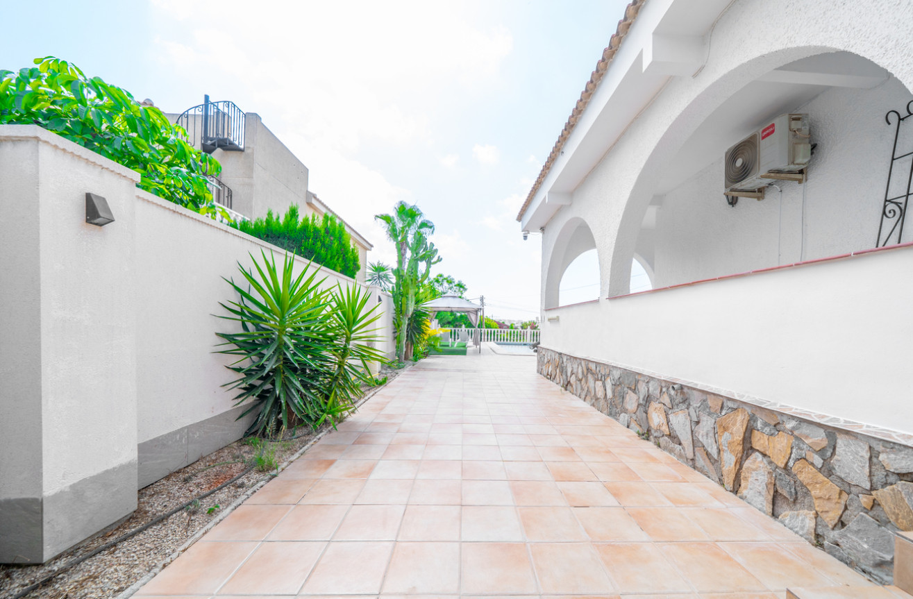 Odsprzedaż - Villa - Los Balcones - Costa Blanca