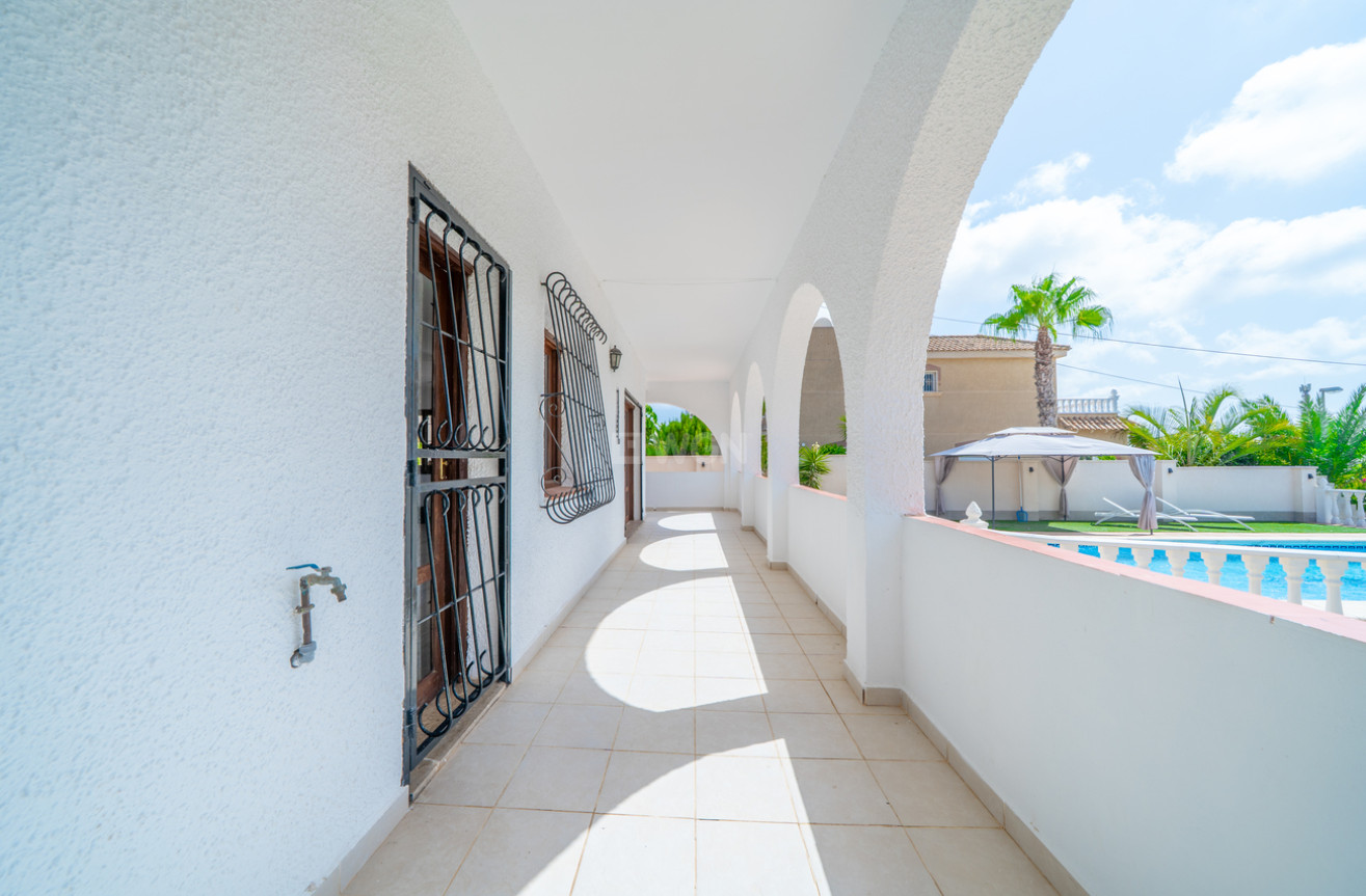 Odsprzedaż - Villa - Los Balcones - Costa Blanca