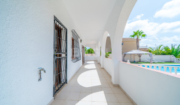 Odsprzedaż - Villa - Los Balcones - Costa Blanca