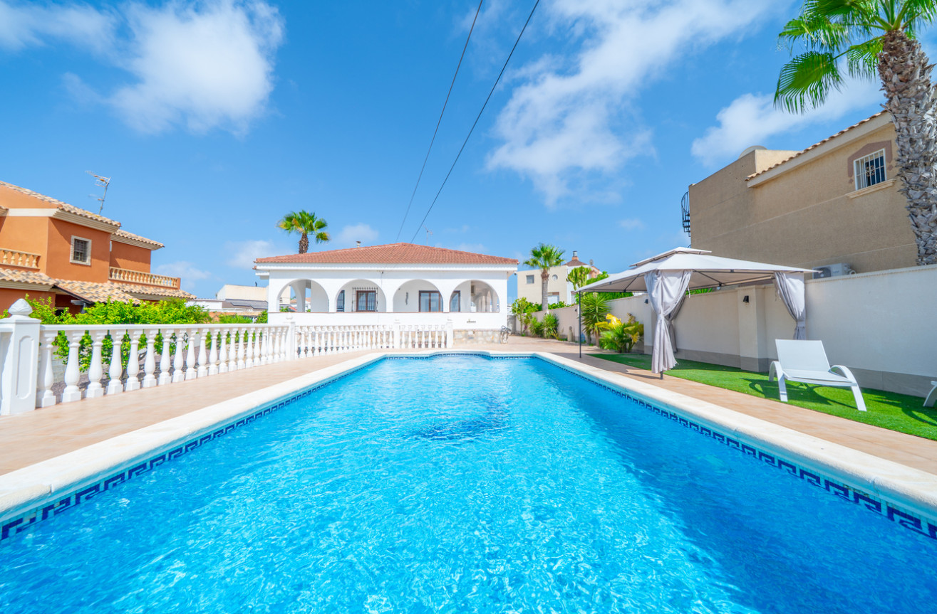 Odsprzedaż - Villa - Los Balcones - Costa Blanca