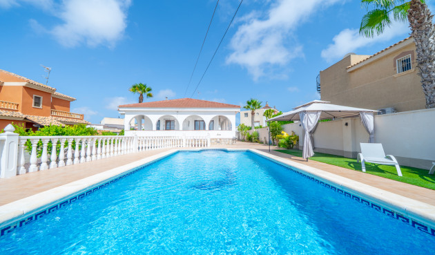 Odsprzedaż - Villa - Los Balcones - Costa Blanca
