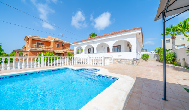 Odsprzedaż - Villa - Los Balcones - Costa Blanca