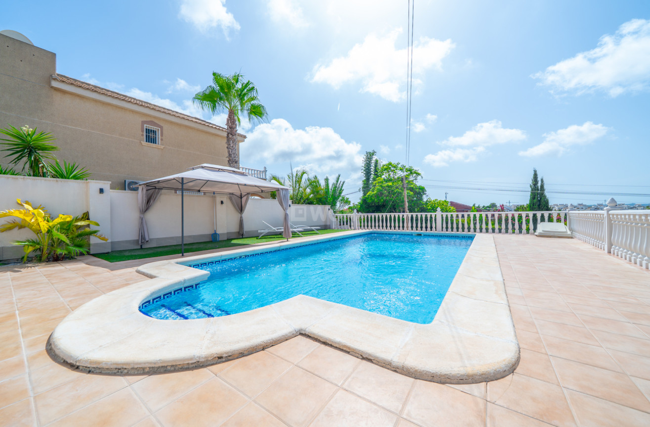 Odsprzedaż - Villa - Los Balcones - Costa Blanca