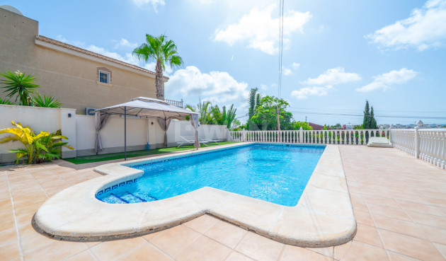 Odsprzedaż - Villa - Los Balcones - Costa Blanca