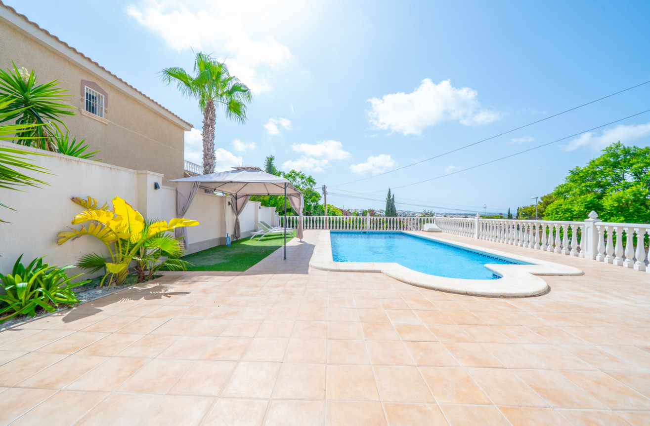 Odsprzedaż - Villa - Los Balcones - Costa Blanca