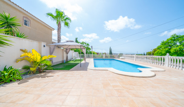 Odsprzedaż - Villa - Los Balcones - Costa Blanca