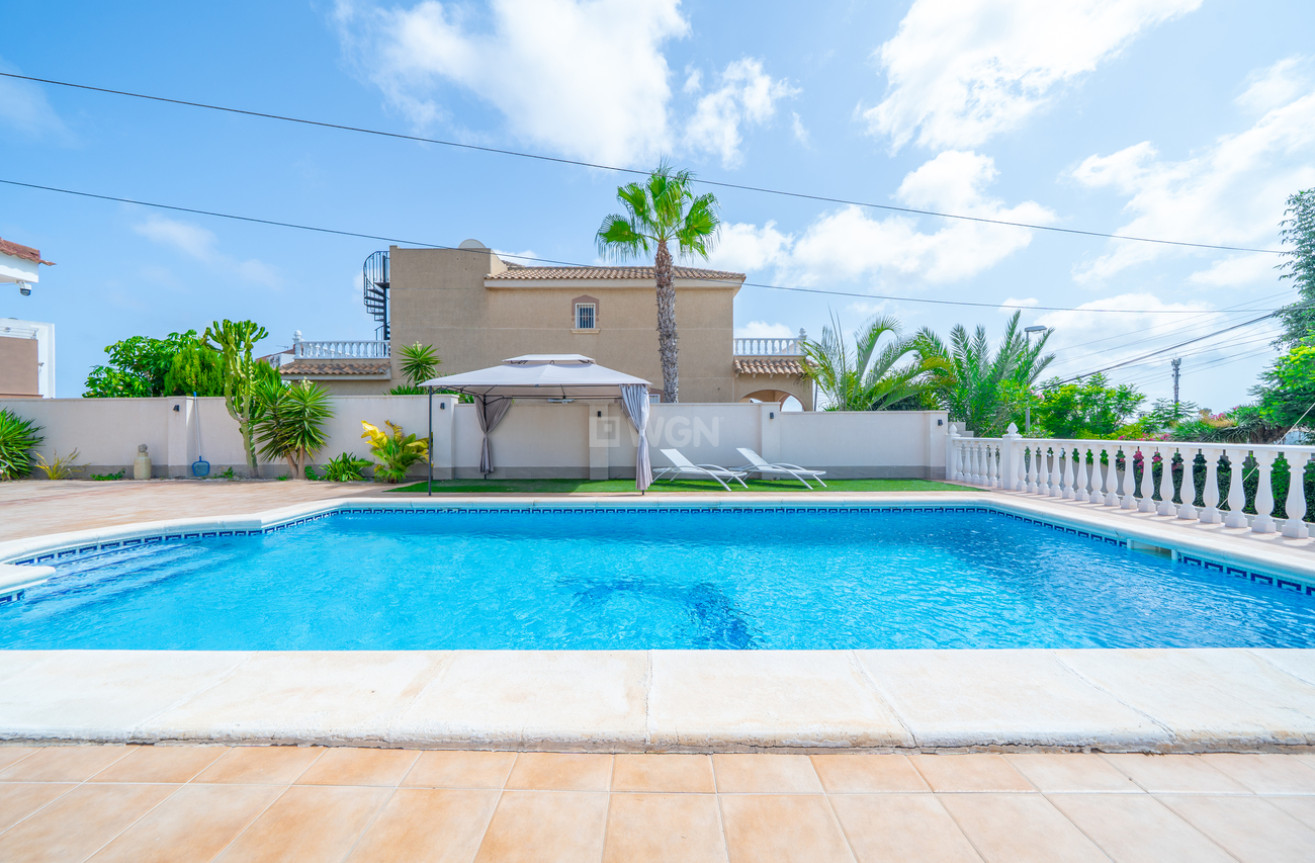Odsprzedaż - Villa - Los Balcones - Costa Blanca