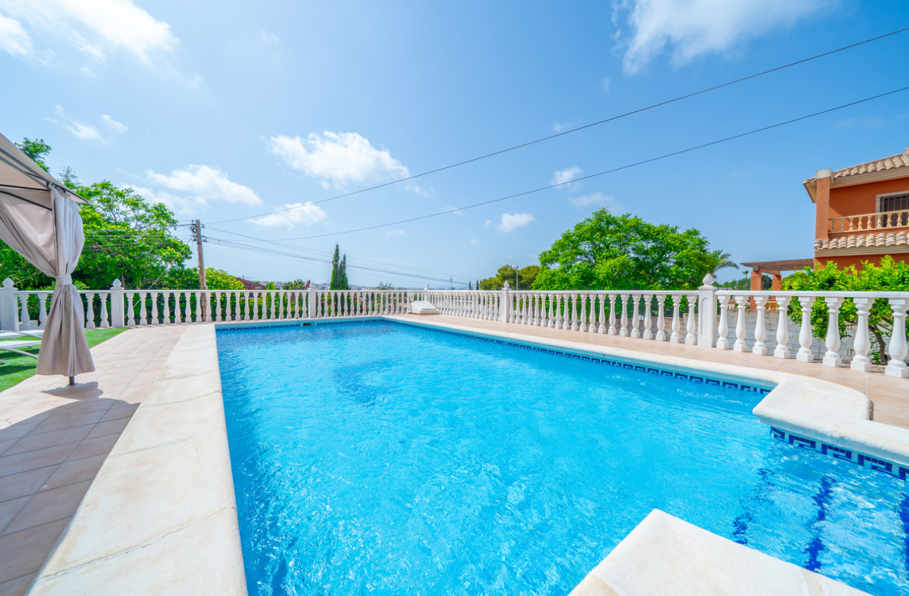 Odsprzedaż - Villa - Los Balcones - Costa Blanca