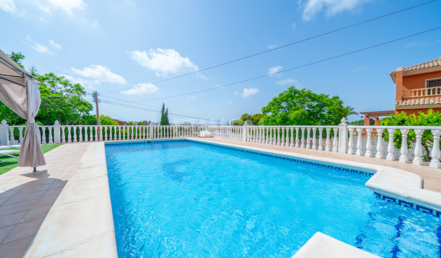 Odsprzedaż - Villa - Los Balcones - Costa Blanca