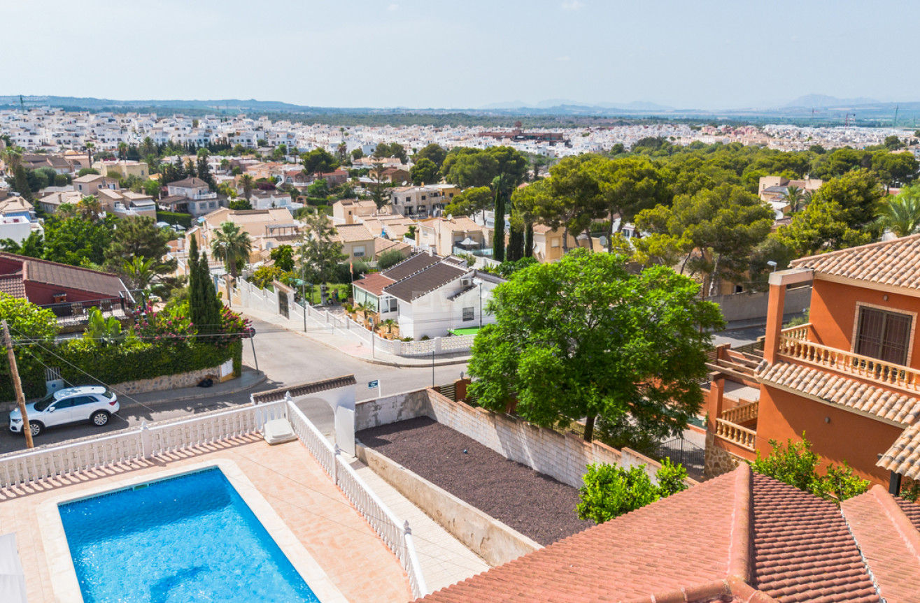 Odsprzedaż - Villa - Los Balcones - Costa Blanca