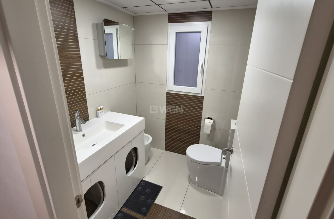 Odsprzedaż - Mieszkanie w bloku - Torrevieja - Costa Blanca