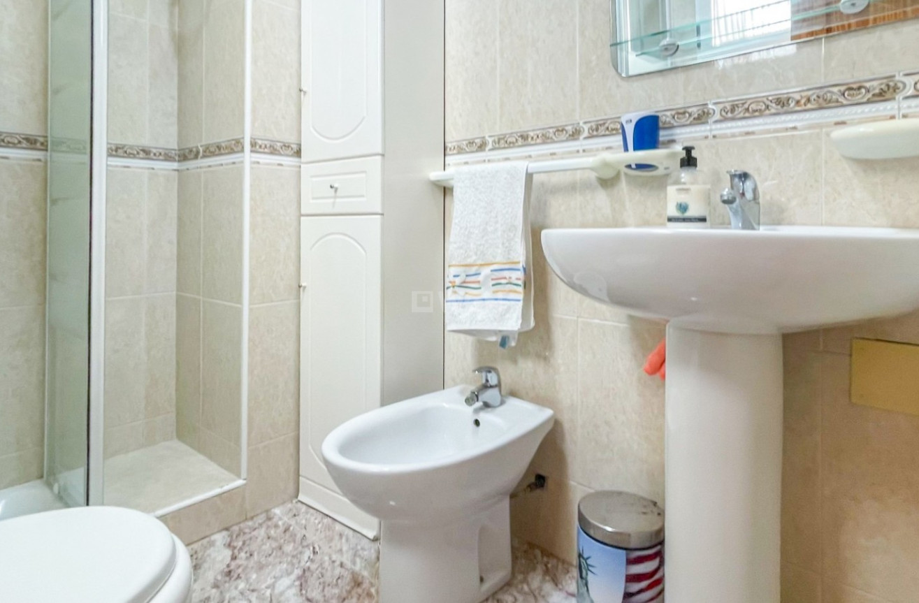 Odsprzedaż - Mieszkanie w bloku - Torrevieja - Costa Blanca