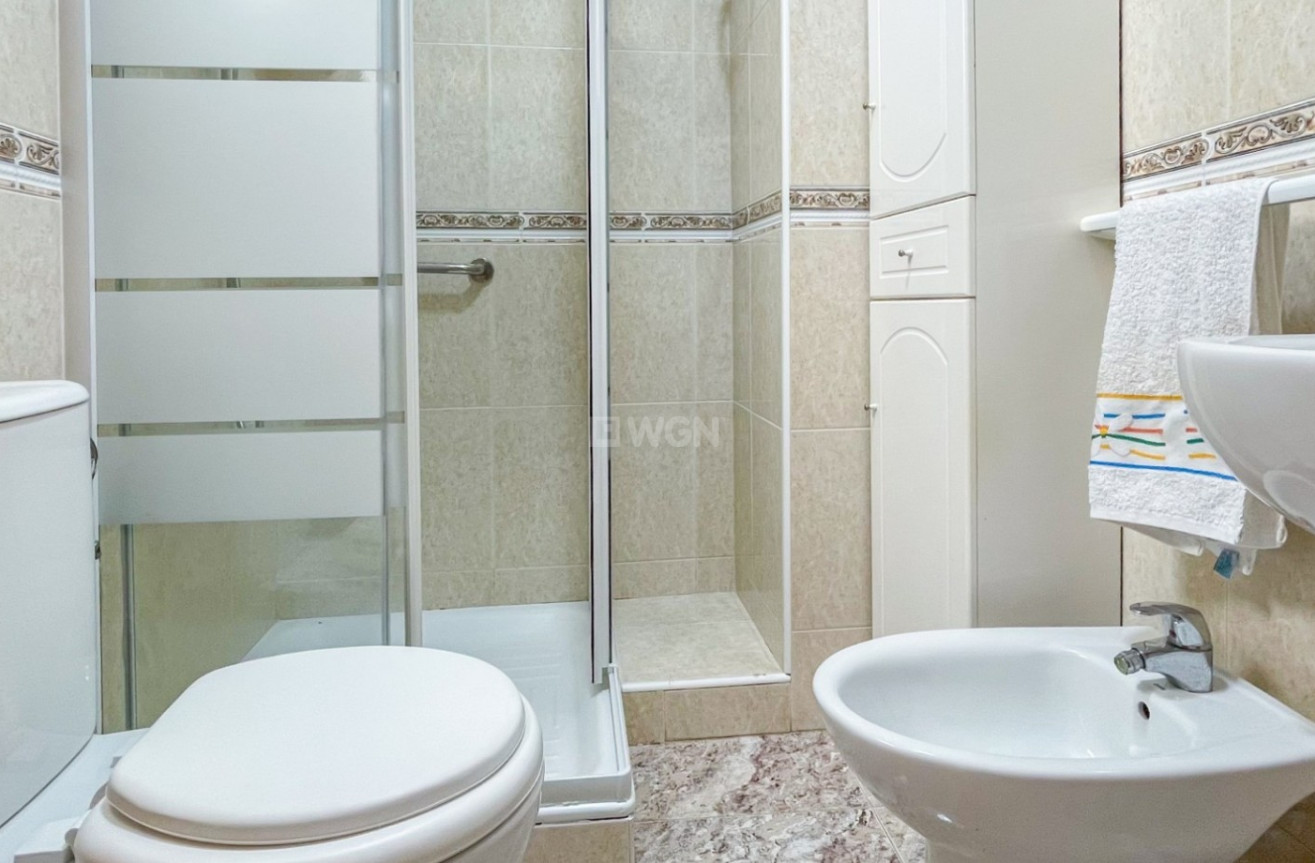Odsprzedaż - Mieszkanie w bloku - Torrevieja - Costa Blanca