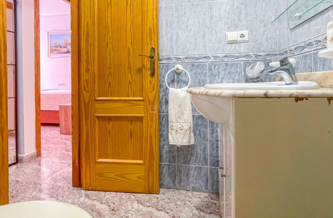 Odsprzedaż - Mieszkanie w bloku - Torrevieja - Costa Blanca