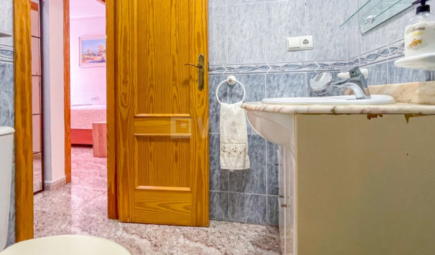 Odsprzedaż - Mieszkanie w bloku - Torrevieja - Costa Blanca