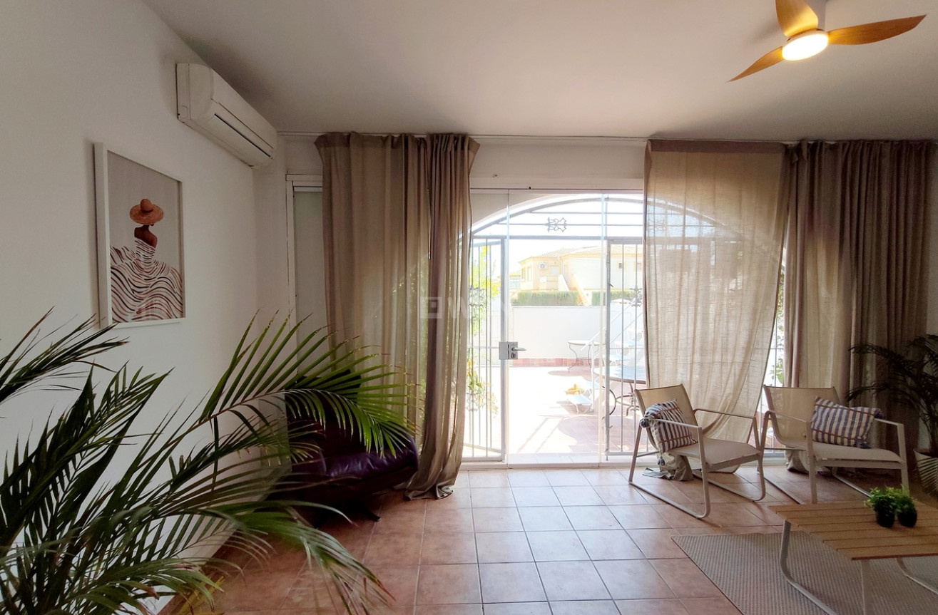 Odsprzedaż - Kamienica - Playa Flamenca - Costa Blanca
