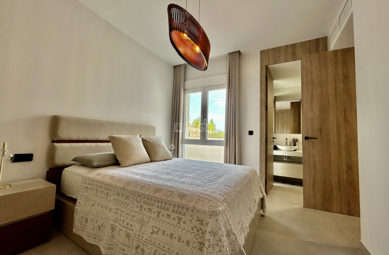 Odsprzedaż - Villa - La Finca Golf Resort - Inland