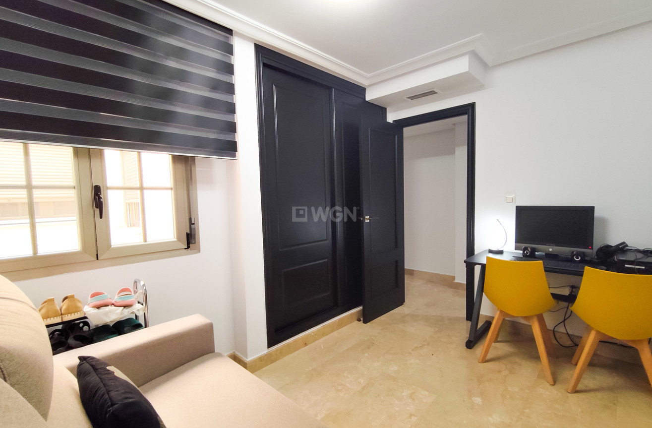 Odsprzedaż - Mieszkanie w bloku - Torrevieja - Costa Blanca
