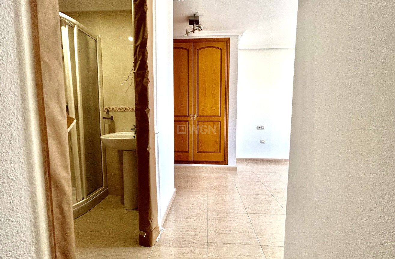 Odsprzedaż - Mieszkanie w bloku - Torrevieja - Costa Blanca