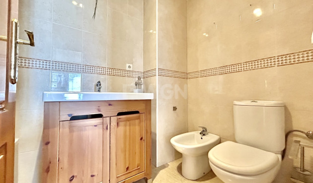 Odsprzedaż - Mieszkanie w bloku - Torrevieja - Costa Blanca